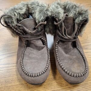 Kalli brown leather moccasin boots euc Sz 8